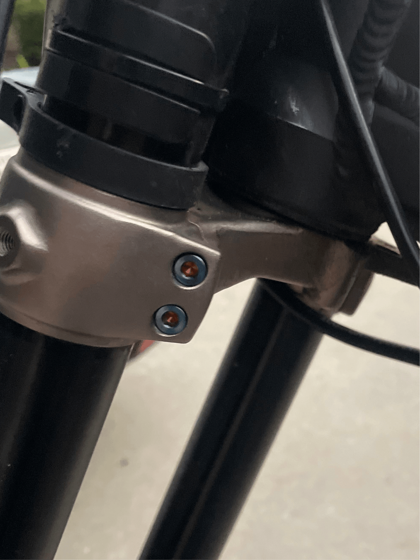 Surron Fork Triple clamp titanium - MXwraps