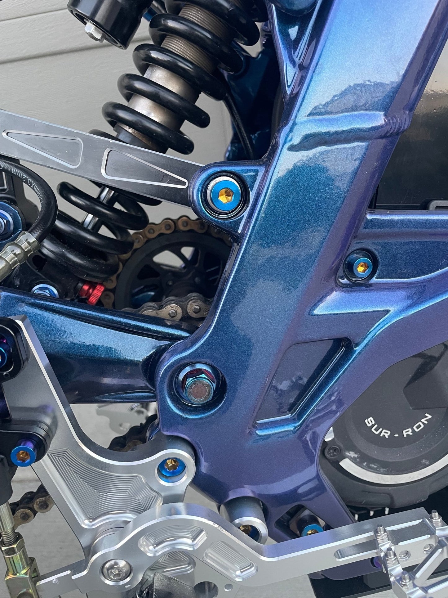 E - moto triangle bolts(2pc) - MXwraps