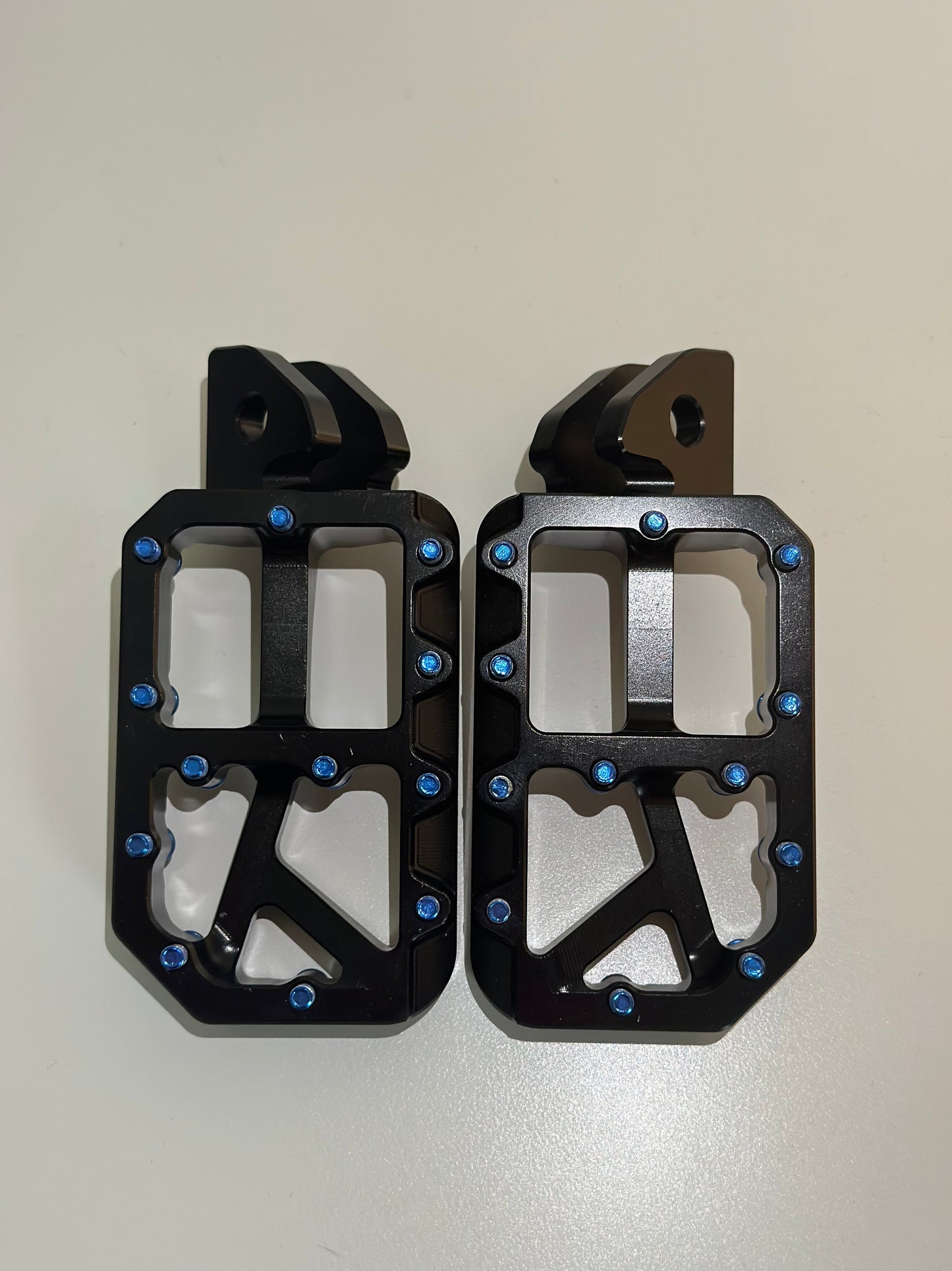 Black foot pegs