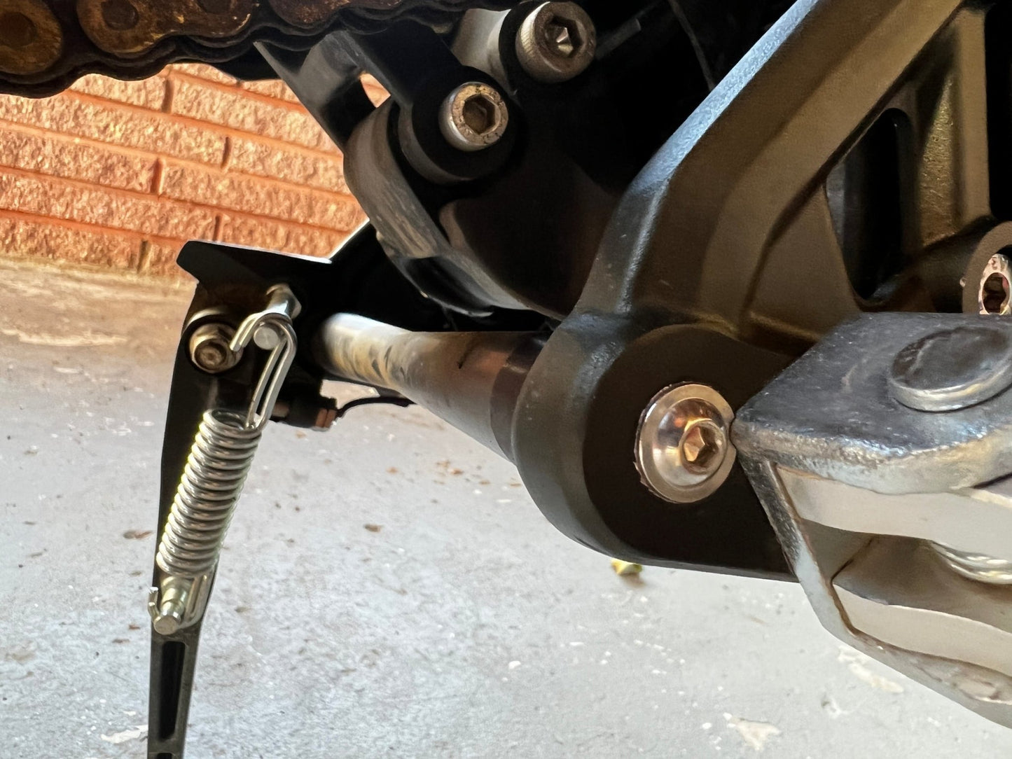 GritShift Talaria Sting Footpeg Support Brace (V2 Frame) - MXwraps