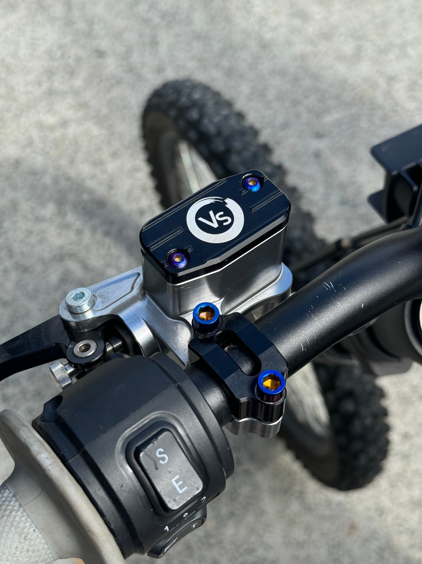 Titanium  Ultra Bee Brake Reservoir Bolts