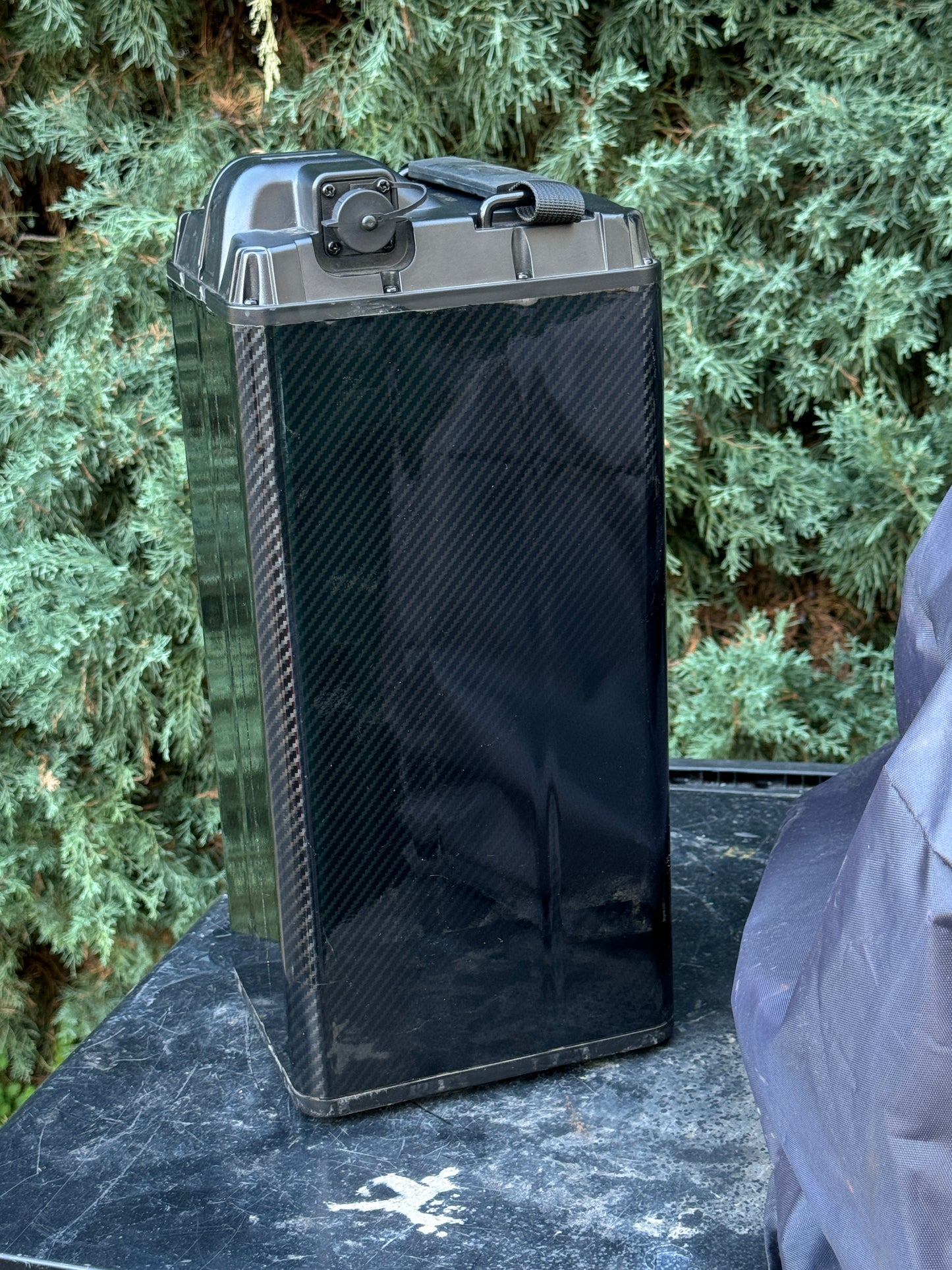 Carbon fiber battery wrap, corner