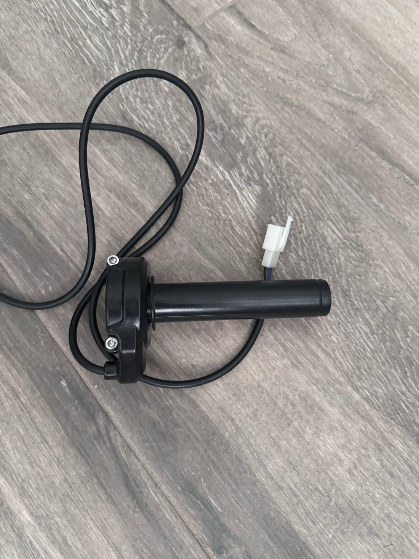 Ebox Plug and Play Surron Throttle - MXwraps