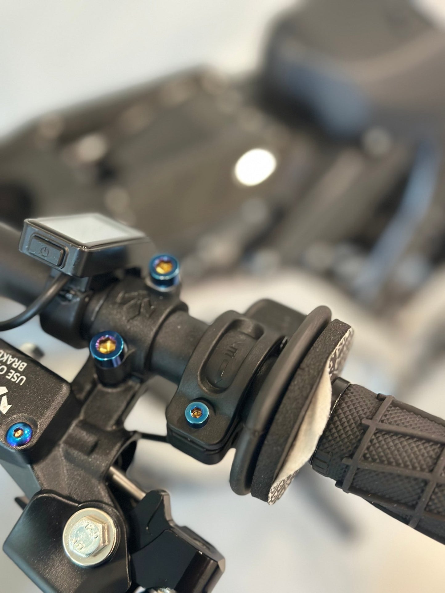 Regen Throttle Bolt - MXwraps