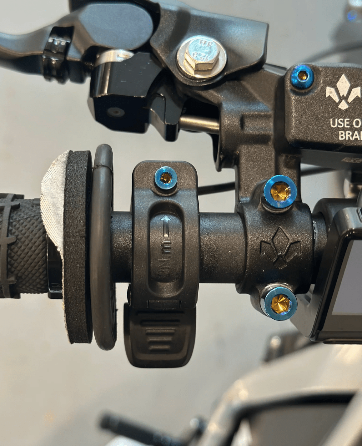 Regen Throttle Bolt (Set of 1) - MXwraps