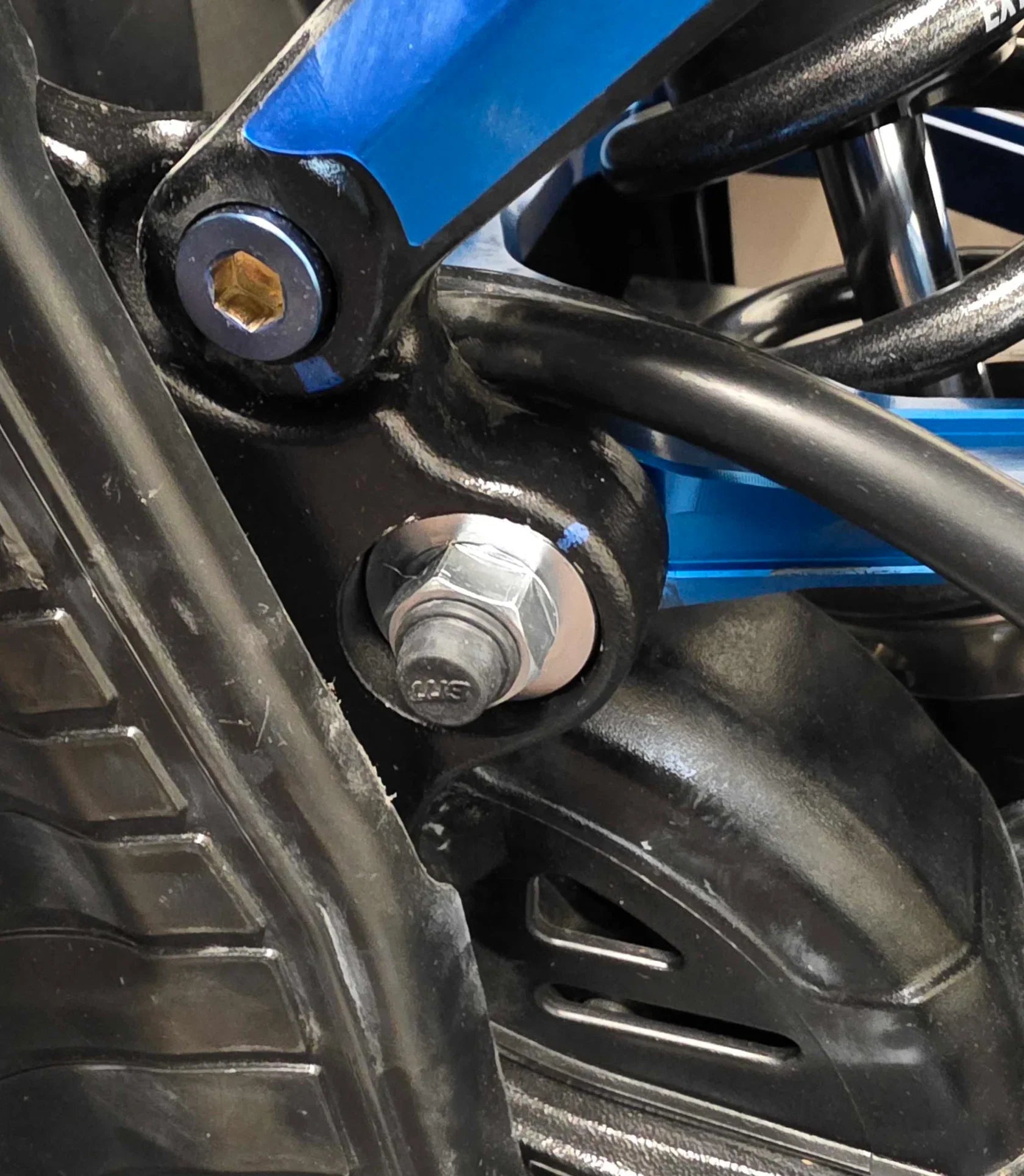 Warp 9 Ultra Bee Triangle Pivot Bolt Kit - MXwraps