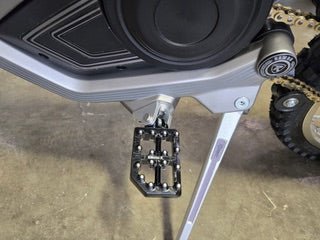 Emoto - X Rawrr Mantis Upgraded foot Pegs - MXwraps