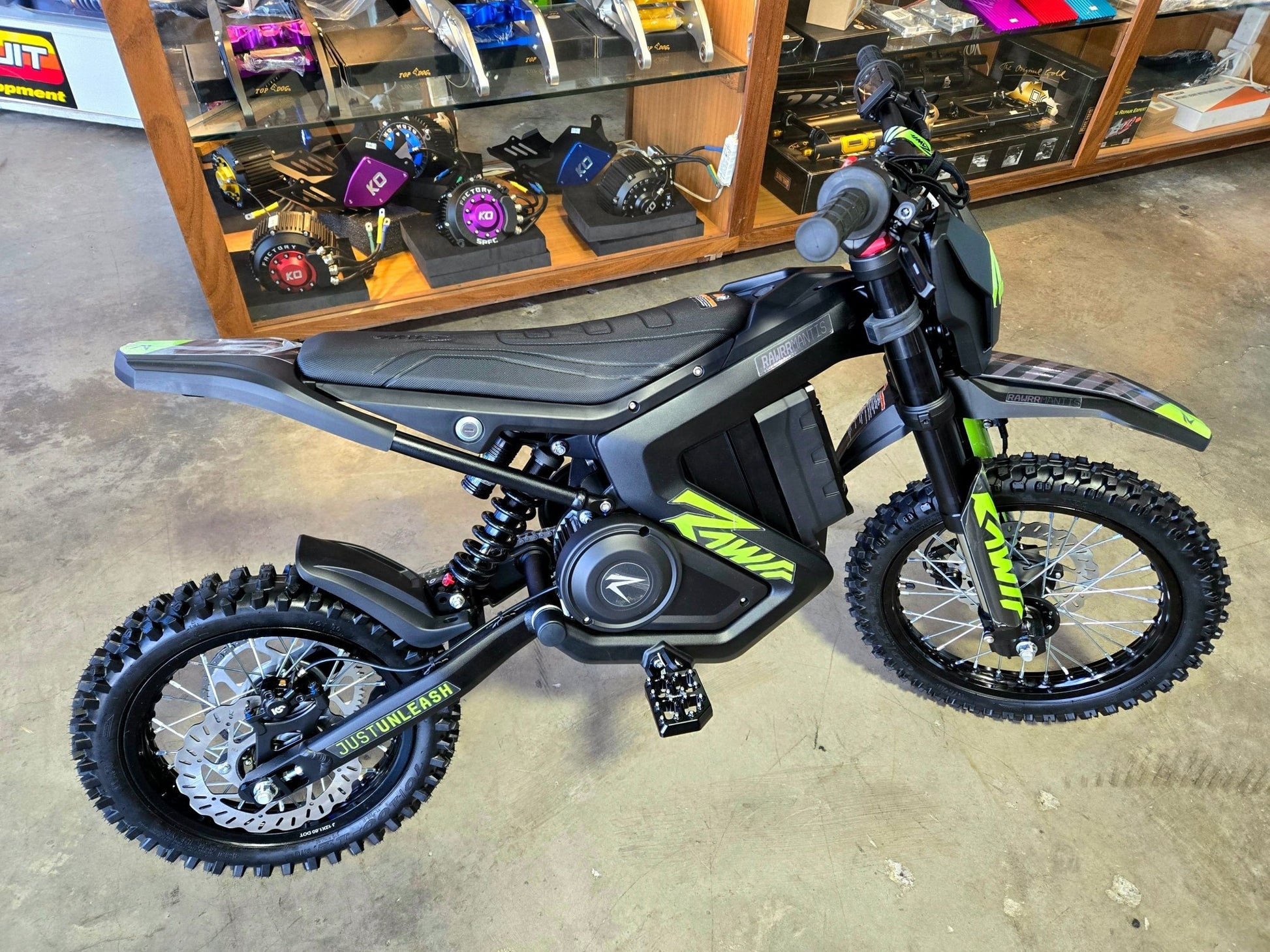 Emoto - X Rawrr Mantis Upgraded foot Pegs - MXwraps