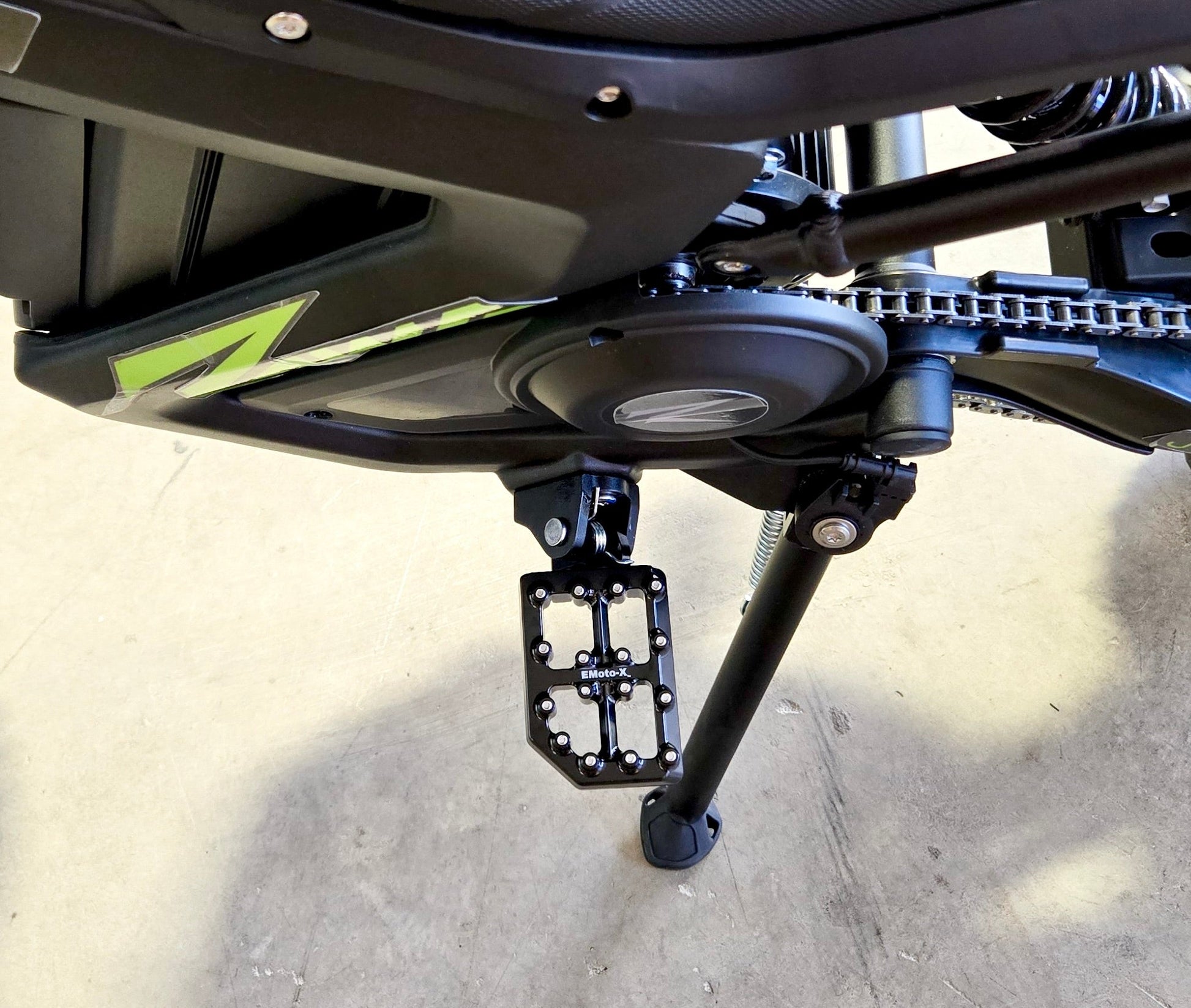 Emoto - X Rawrr Mantis Upgraded foot Pegs - MXwraps