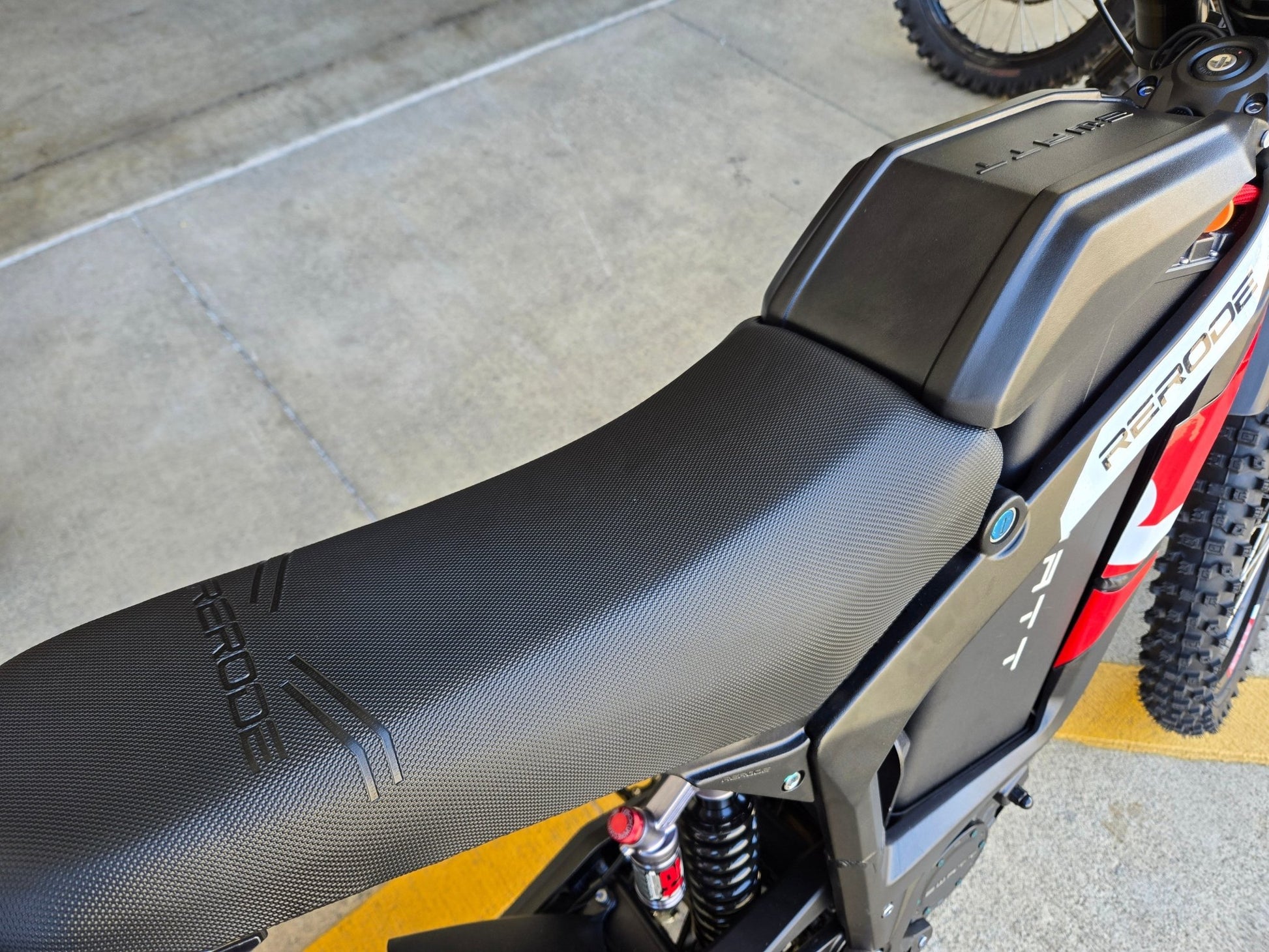 Emoto - X Rerode R1 Battery Lid Latch Kit - MXwraps