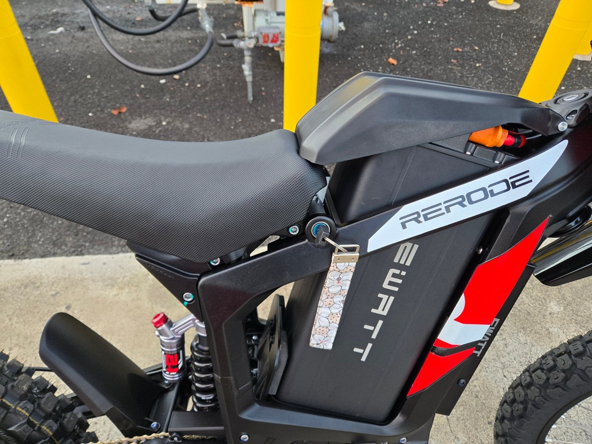 Emoto - X Rerode R1 Battery Lid Latch Kit - MXwraps