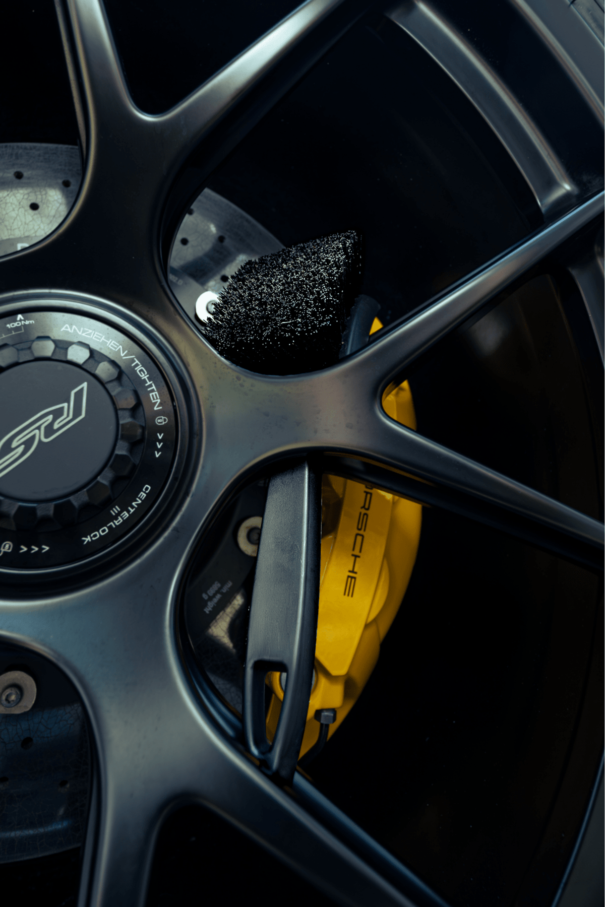 BLACKLINE® STIFF BRISTLE TIRE BRUSH