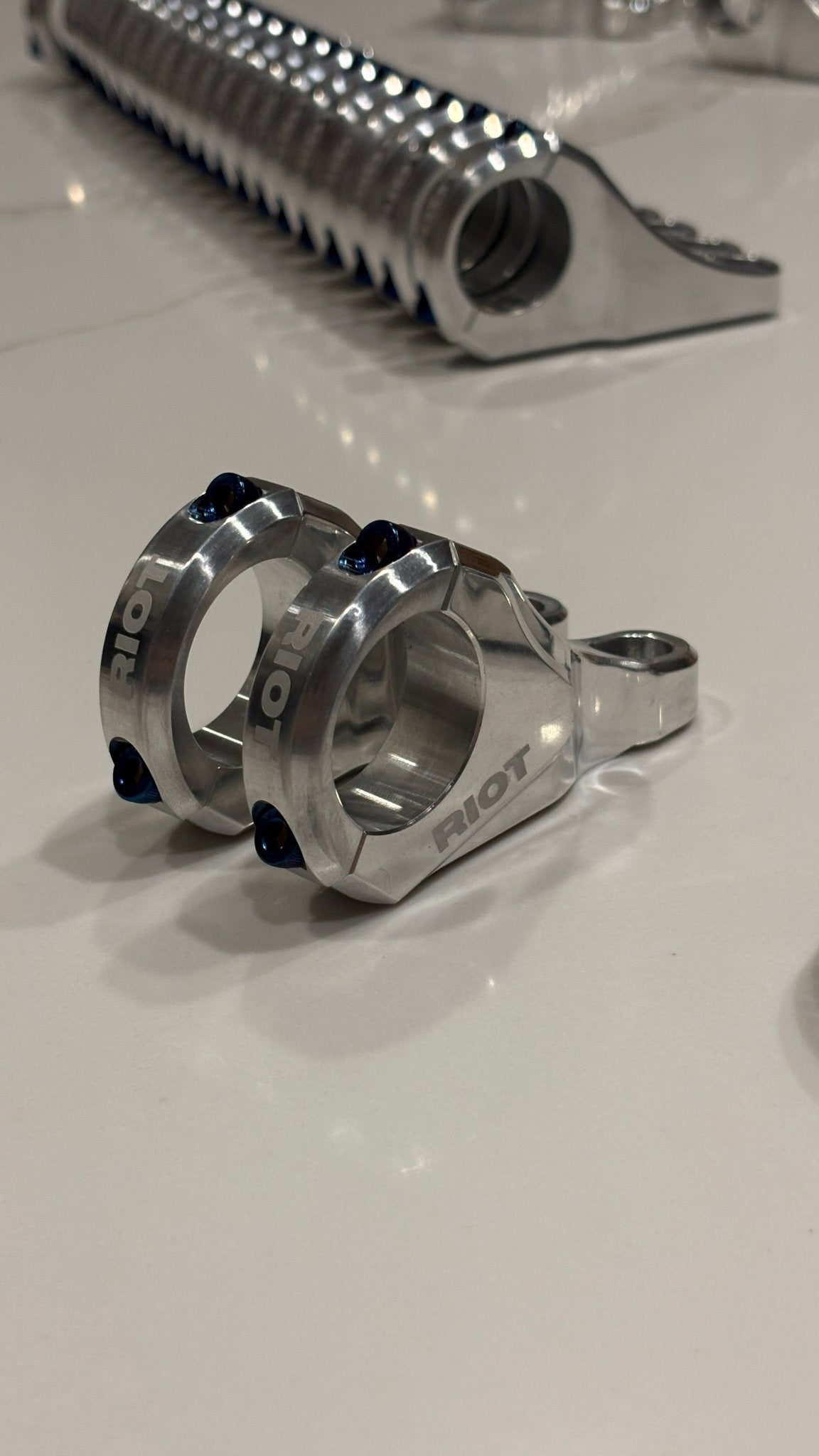 Riot Direct Stem 31.8mm V2 (FREE TITANIUM STYLE BOLTS) - MXwraps