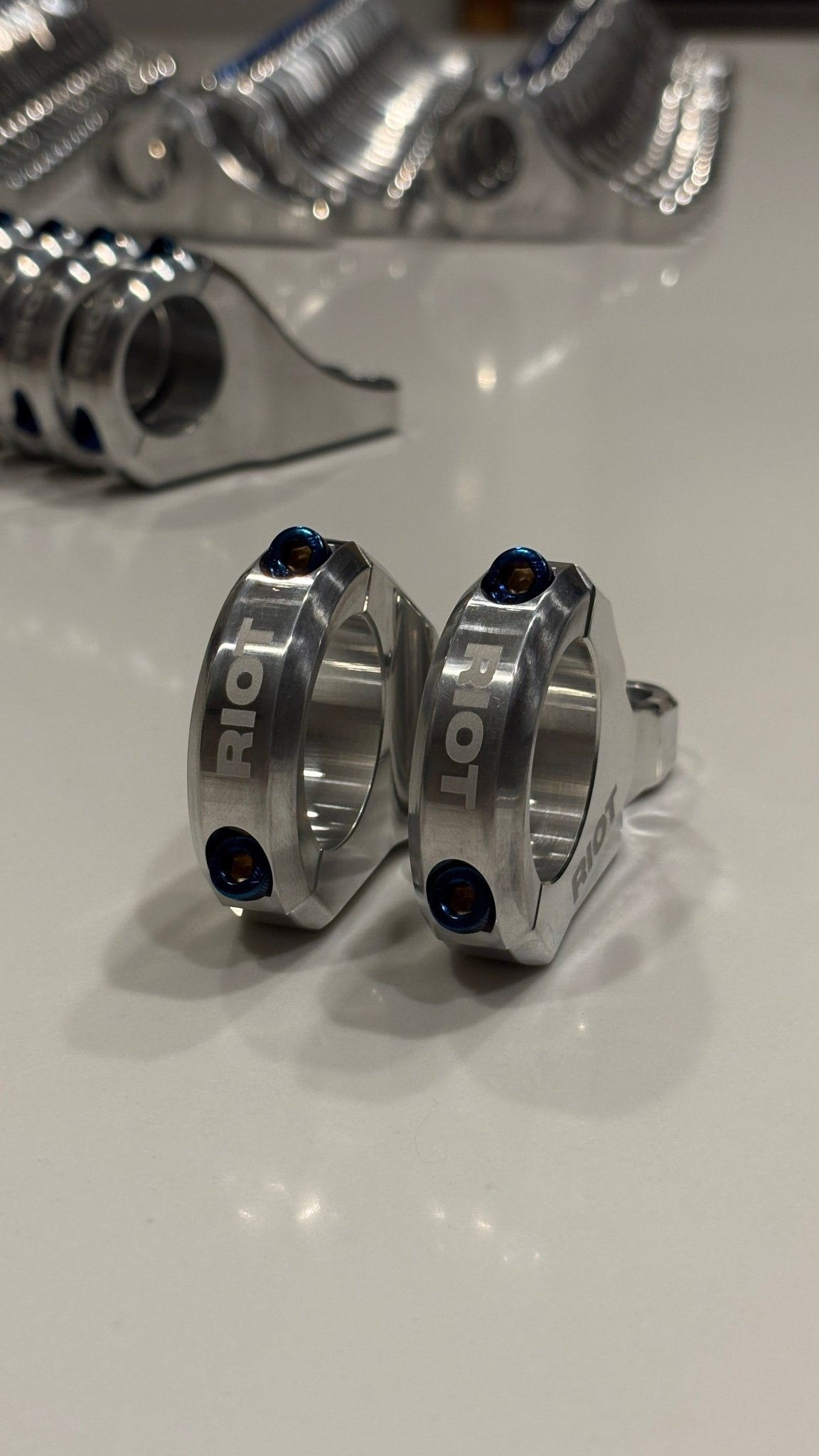 Riot Direct Stem 31.8mm V2 (FREE TITANIUM STYLE BOLTS) - MXwraps