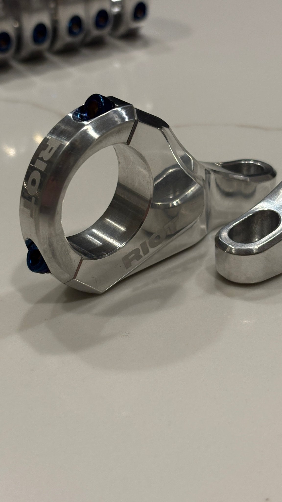 Riot Direct Stem 31.8mm V2 (FREE TITANIUM STYLE BOLTS) - MXwraps