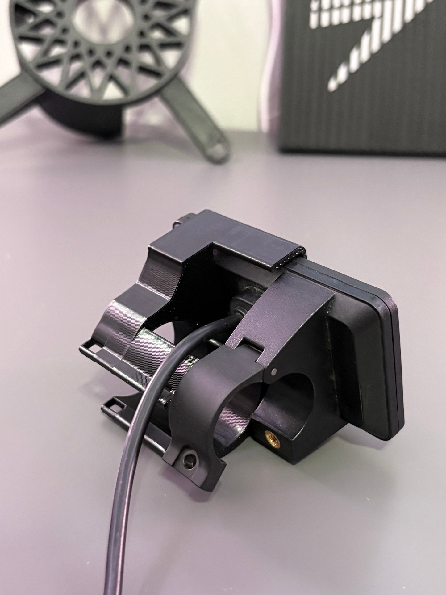 Yozma IN10 middle mount for screen