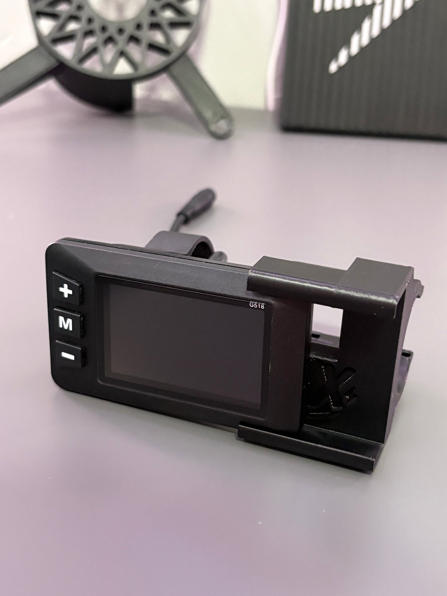 Yozma IN10 middle mount for screen