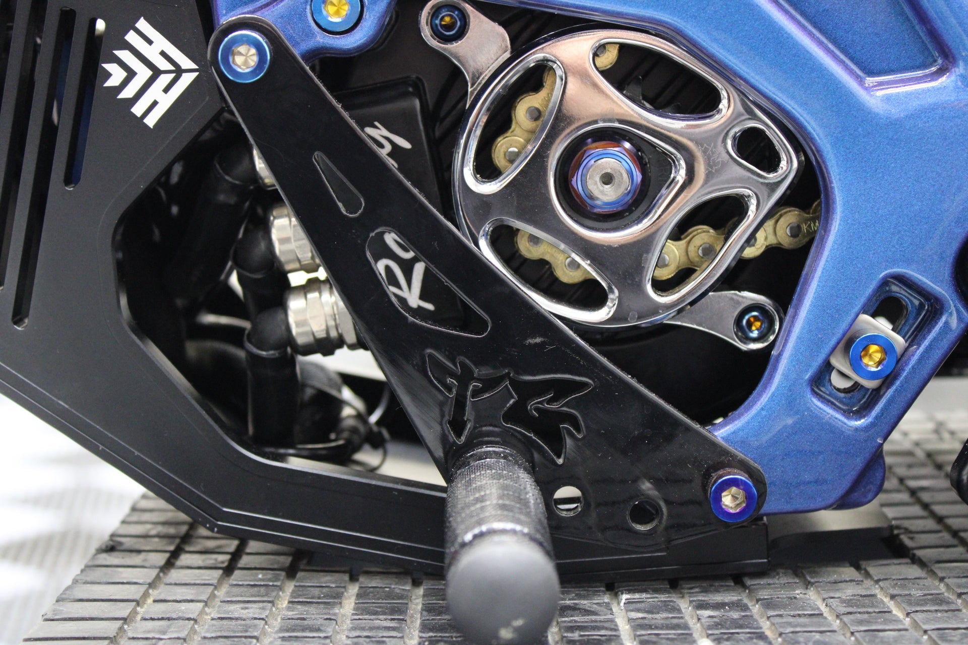 Surron LBX Shiftlock - MXwraps