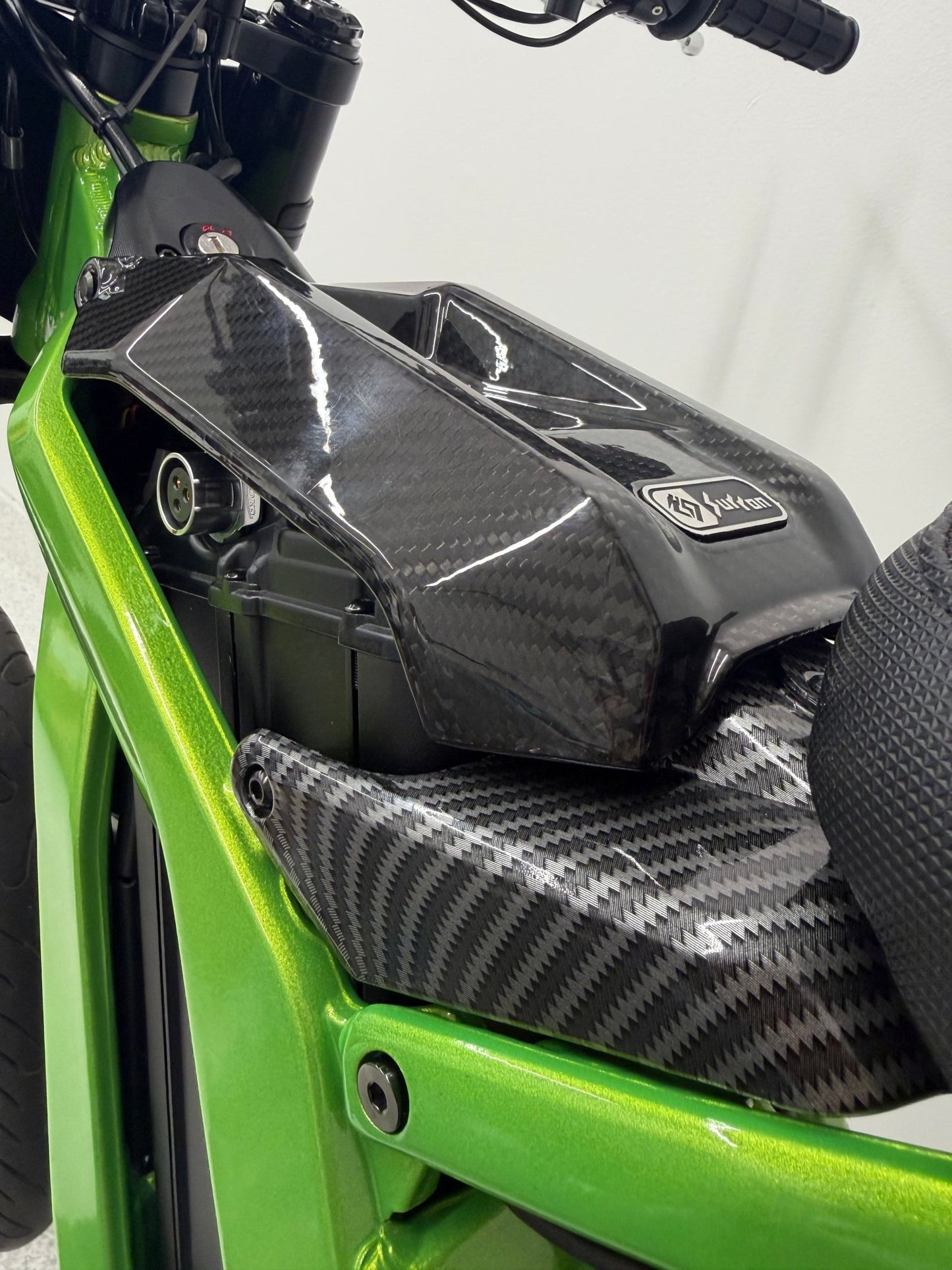 Battery Cover — Carbon Fiber - MXwraps
