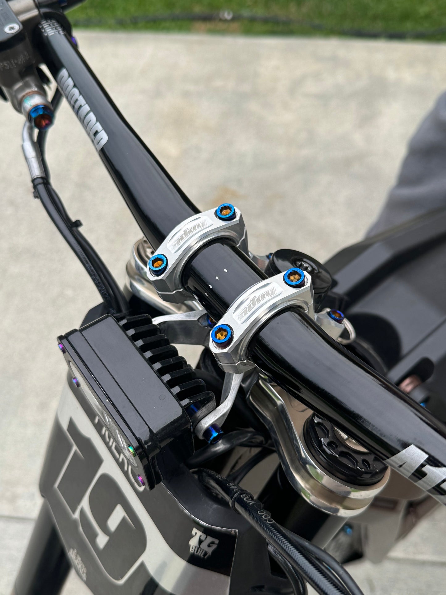 Titanium Direct Stem Bolts