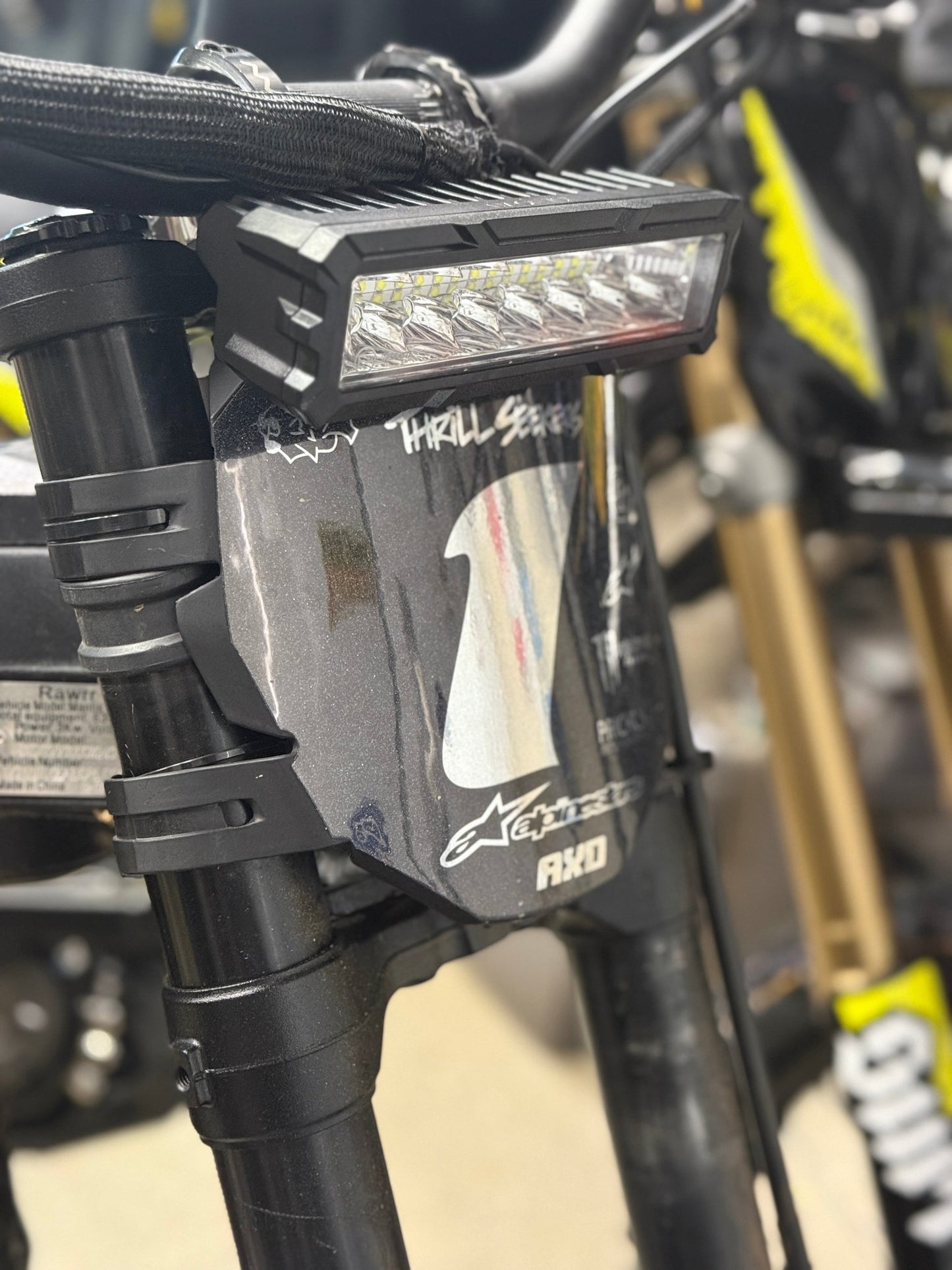 Rawrr Mantis Extreme Bar Headlight - MXwraps