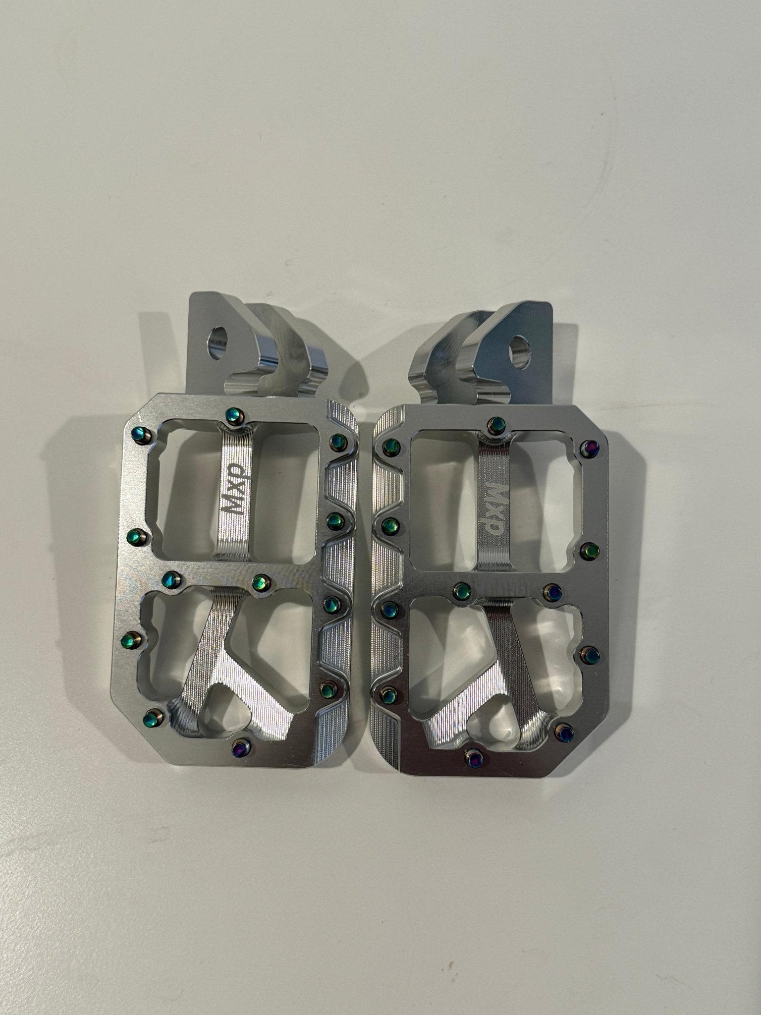 Silver foot pegs - MXwraps