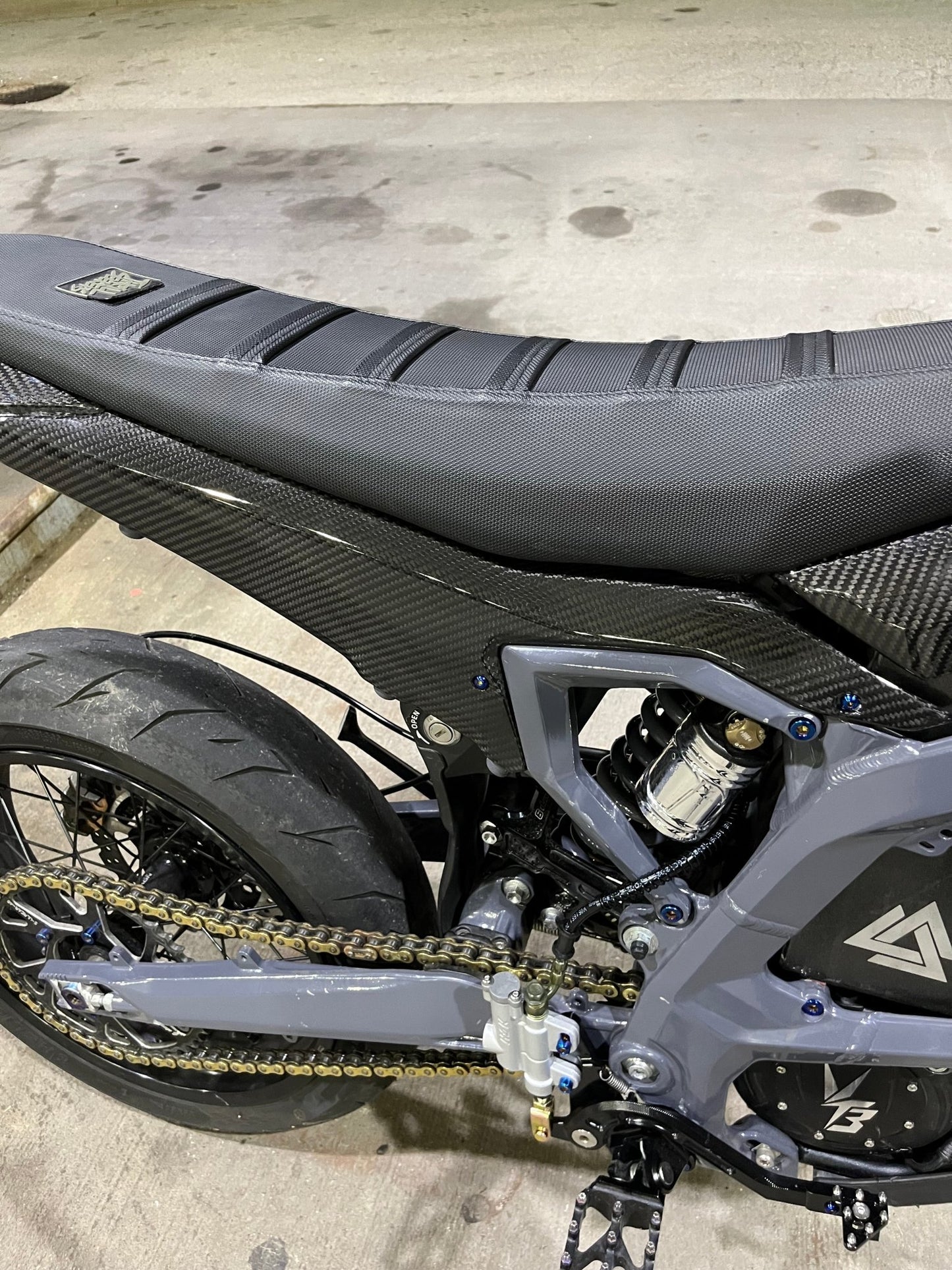 Surron Ultra Bee REAL Carbon Fiber Side Fenders - MXwraps