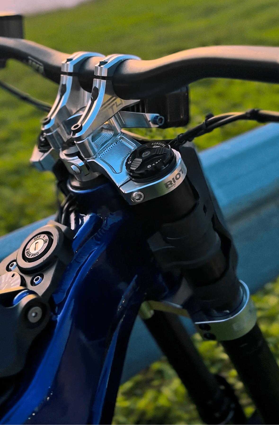 Surron LBX Chrome Fork Clamps - MXwraps