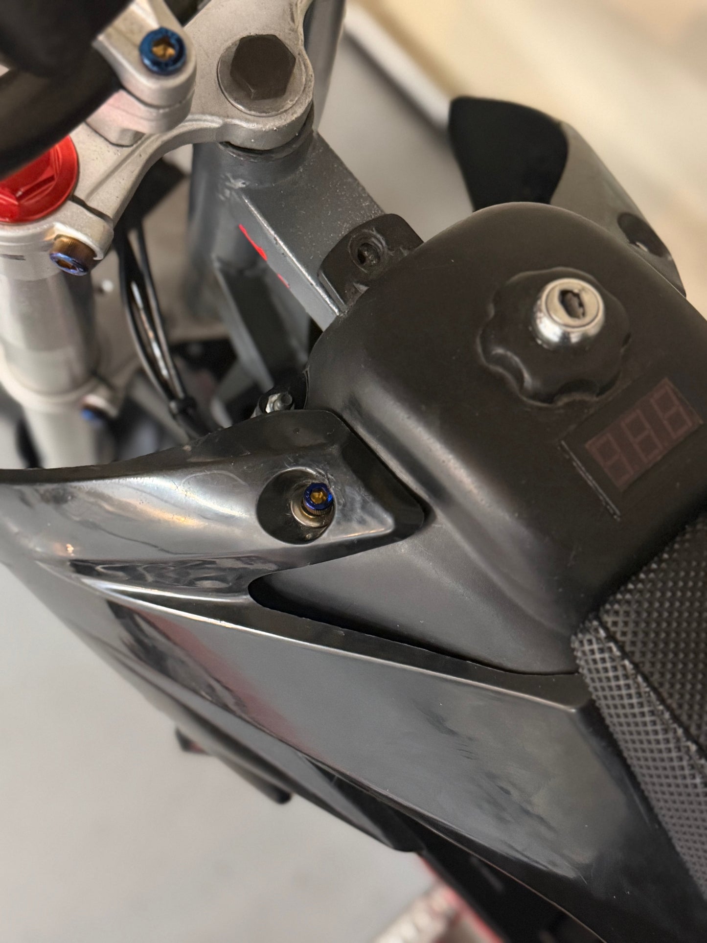 Razor Titanium Gas Tank Bolts