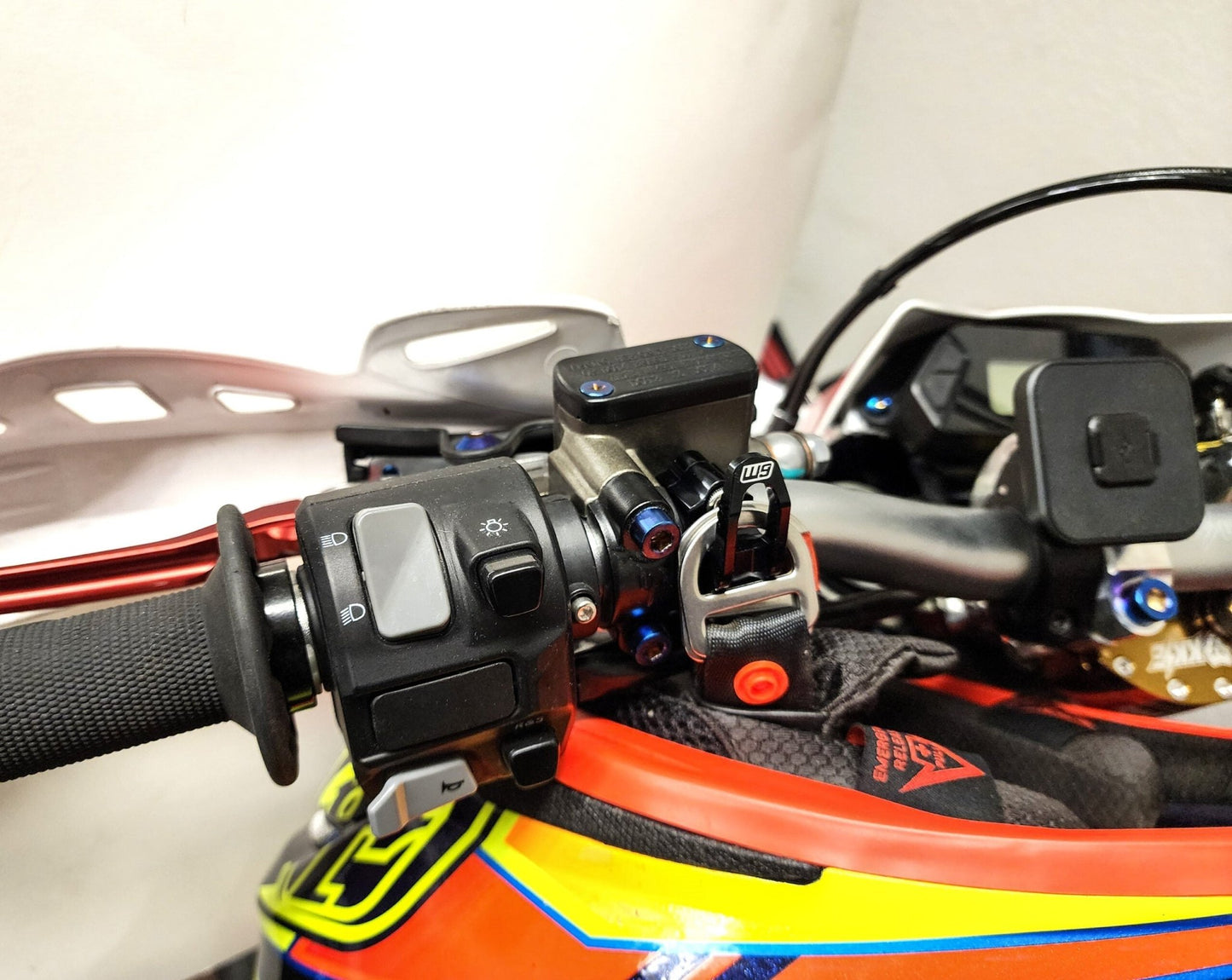 Warp 9 Handlebar Helmet hook - MXwraps