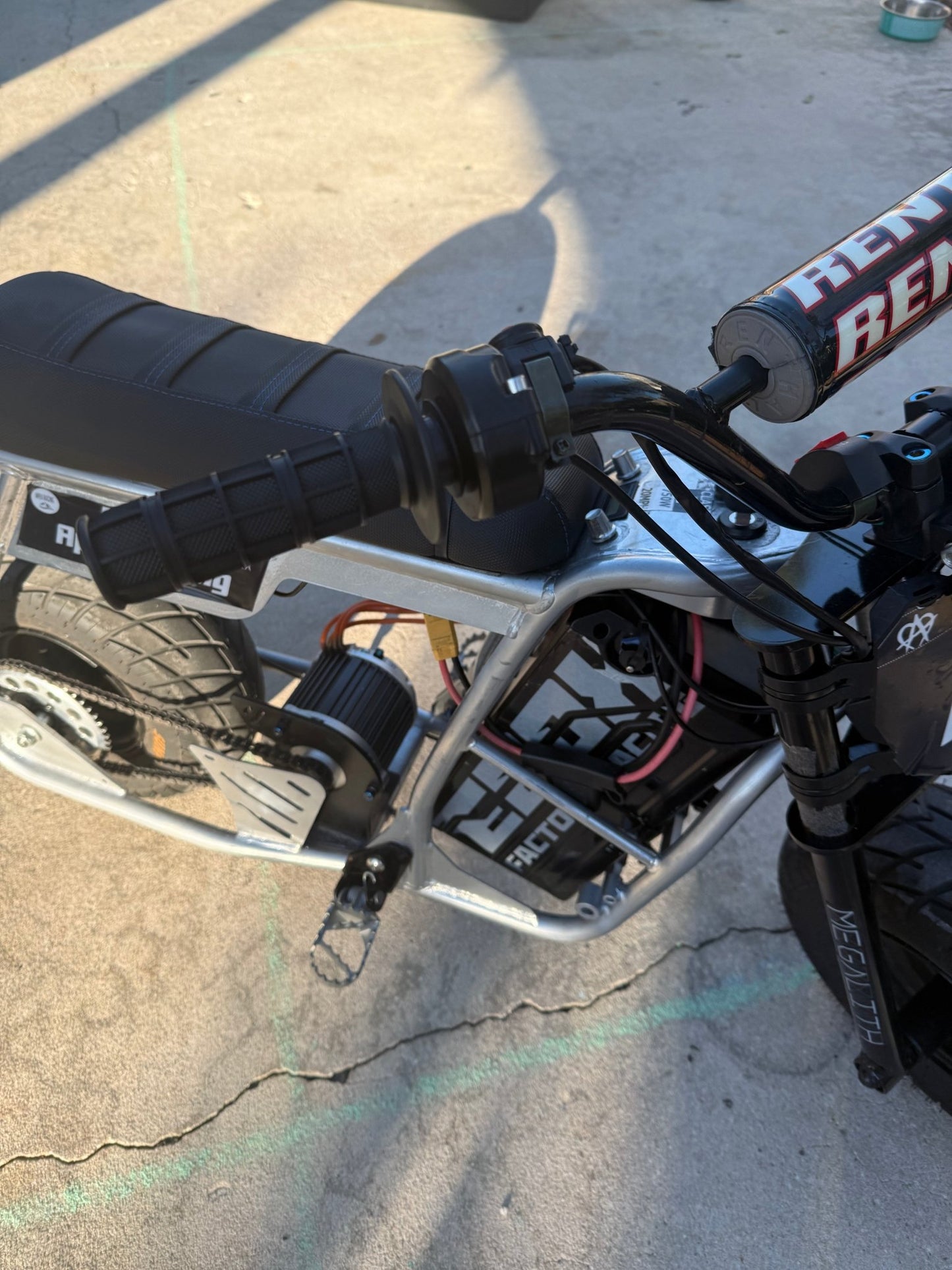 Ebox Plug and Play Surron Throttle - MXwraps