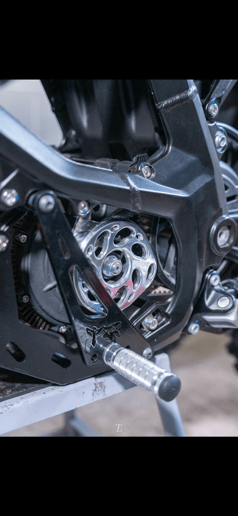 (PREORDER) NEW Ultra bee Motor Cover (Metal) - MXwraps