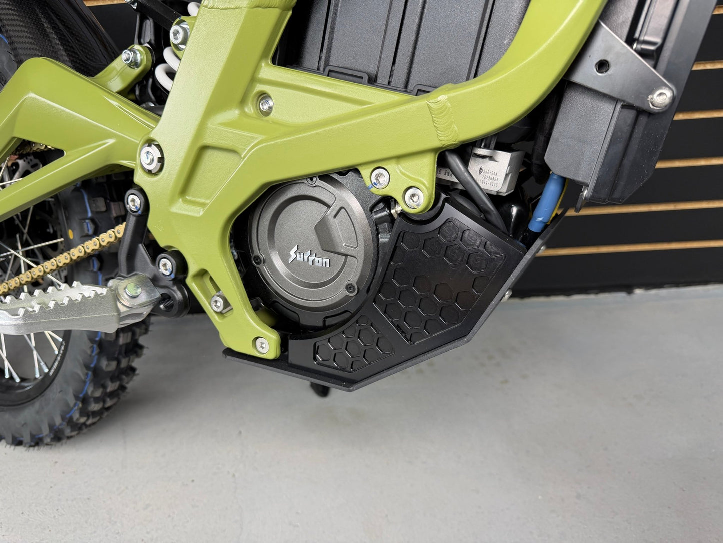 TB Surron LBX Upgraded Skid Plate - MXwraps