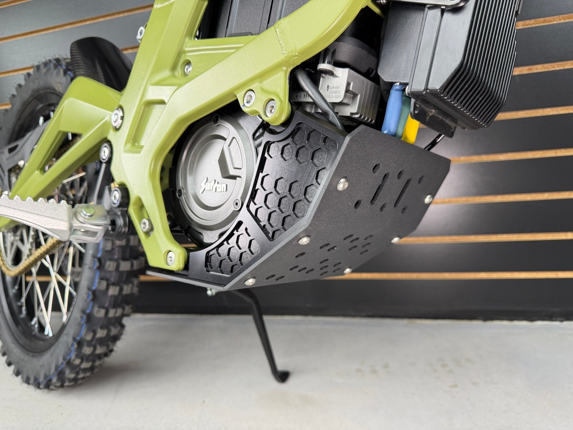 TB Surron LBX Upgraded Skid Plate - MXwraps