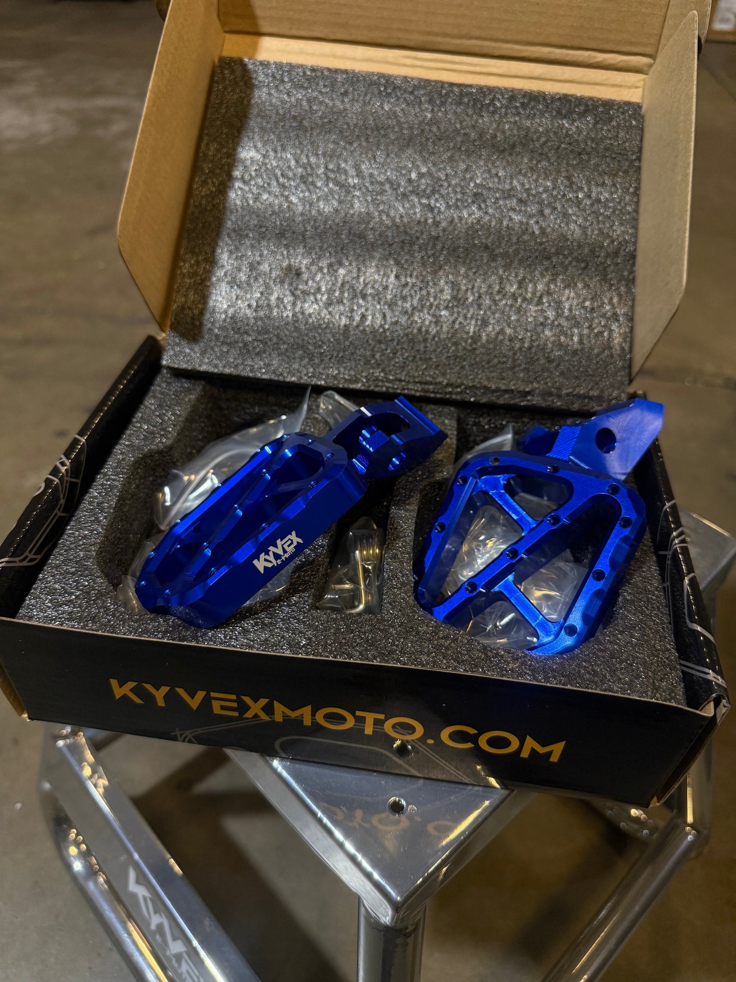 KyVex Billet Wide Foot Pegs - Ultra Bee Compatible