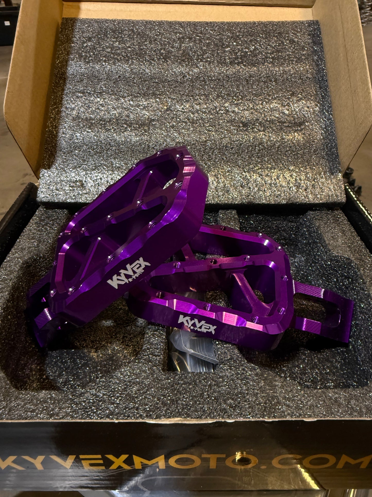 KyVex Billet Wide Foot Pegs - Ultra Bee Compatible