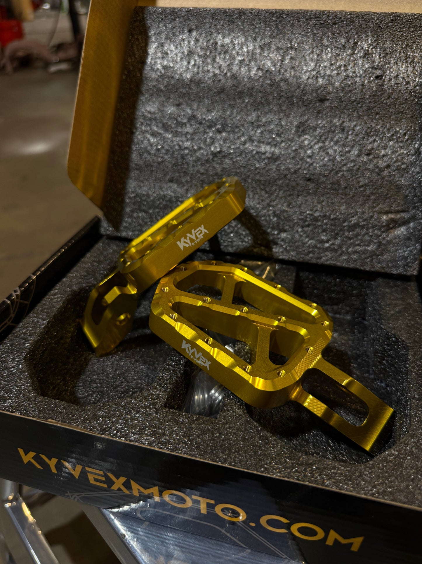 KyVex Billet Wide Foot Pegs - Ultra Bee Compatible