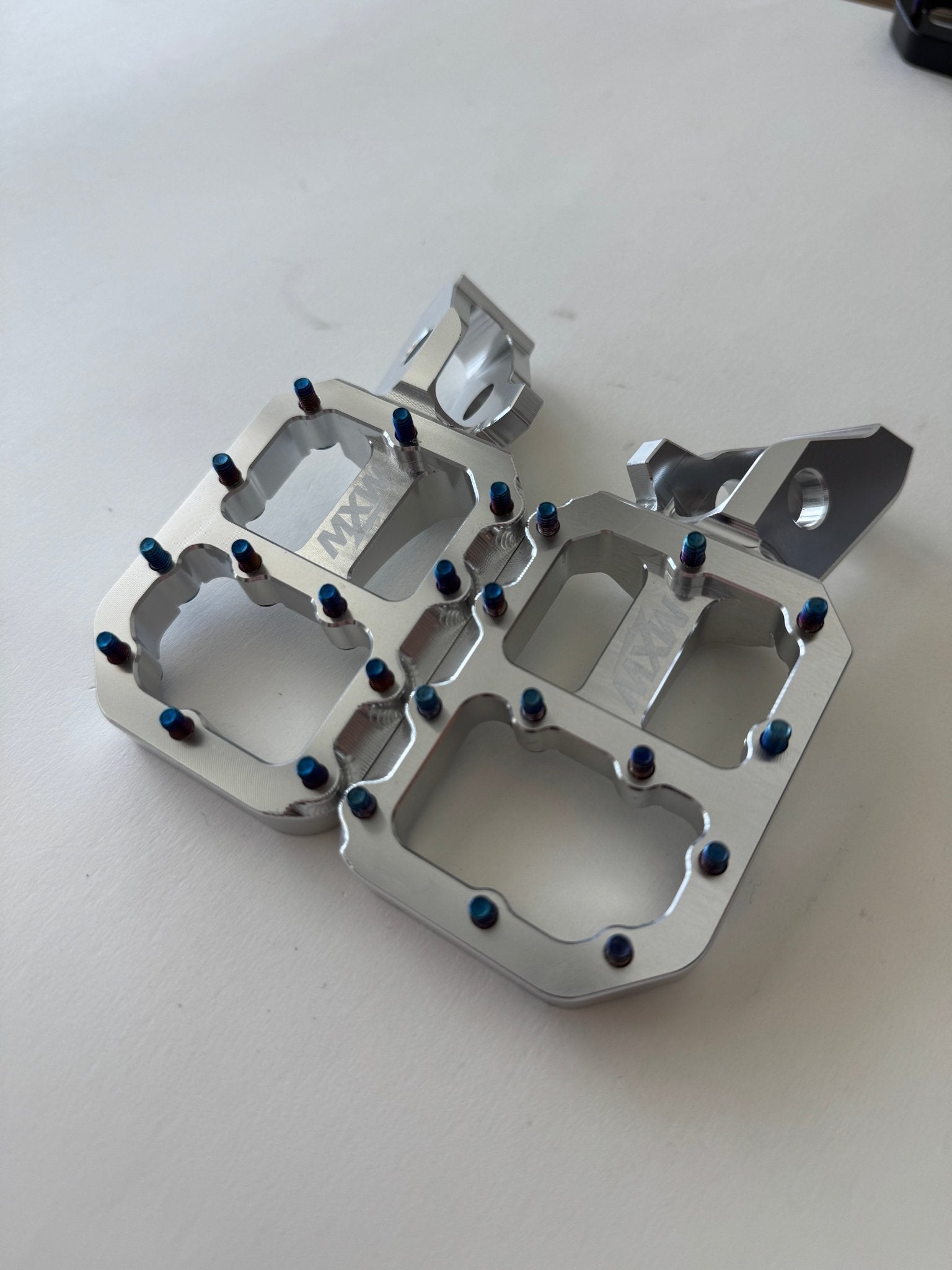 Titanium Chrome Wide Pegs - MXwraps