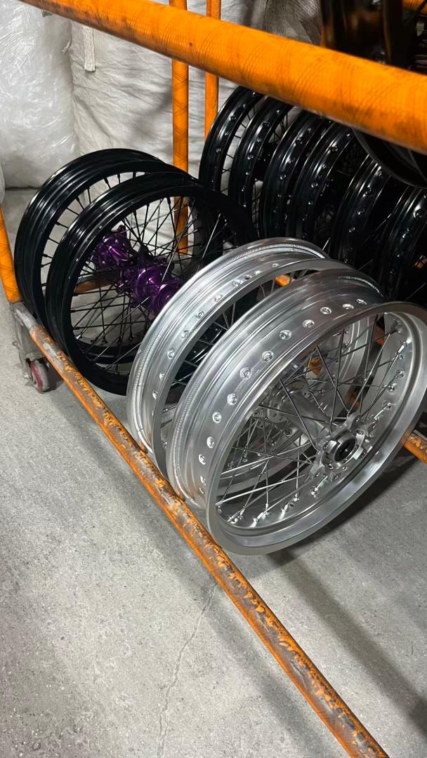 Customizable Supermoto Wheelset For Surron Ultra Bee - MXwraps